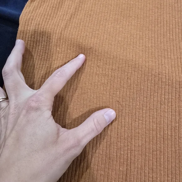 Ava & Viv Women's Short Sleeve Ribbed Top in Rust - Picture 7 of 8